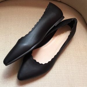 Restricted flat shoes